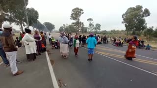 Pupils stop traffic