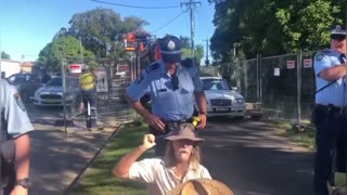 100s Of 5G Protesters Ignore Social Distancing In Oz