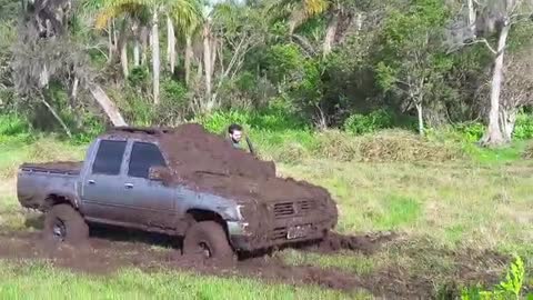 Toyota gets stuck in mud, Jeep makes it much worse