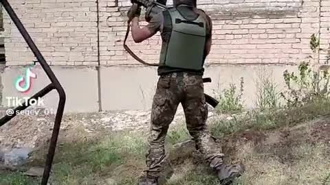 Ukrainian troops use Milkor M32A1 40mm grenade launcher in combat
