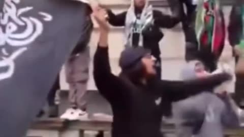 Al Qaeda flag in London protest