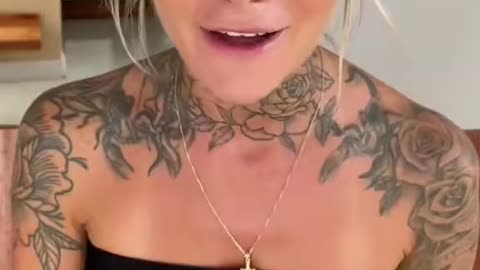 The girl with the tattoo on her forehead fooled the internet because she has a message