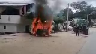 motocarro incendiado en Lebrija