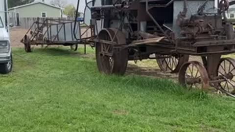 Antique 1915 Nichols thresher combine