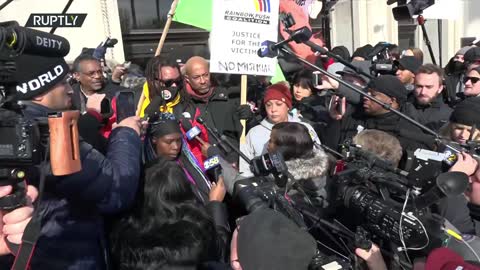 USA: Rittenhouse supporters and protesters react to not guilty verdict outside courthouse