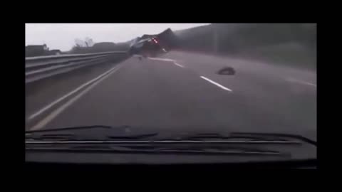 Terrifying Dash Cam Footage - Truck has a blown tyre on motorway