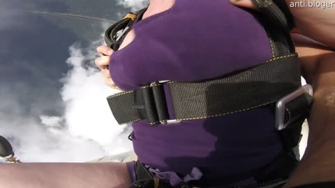 Skydivers Get Stuck on Plane's Landing Gear