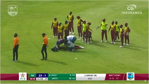 2 vrouwen vallen neer tijdens Cricketwedstrijd
