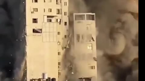 israel building destroyed by airstrike