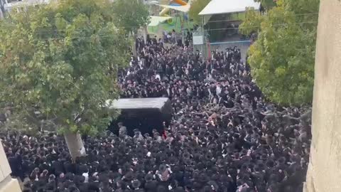 Heavy police forces at the funeral in Bnei Brak formed in lines, hand in hand, as seen in the riots