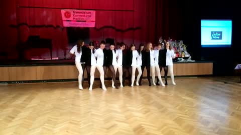 Dancing Students Perform Awesome Optical Illusion