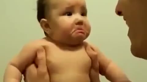 the reaction of a baby / try not laugt