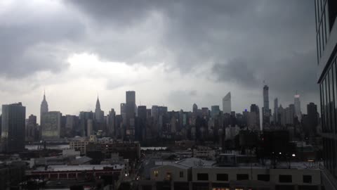 Lightning is clearly photographed in the big city