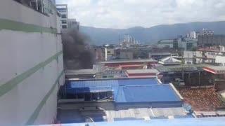 Video: Cuerpo de Bomberos atendió incendio de un bus en Bucaramanga