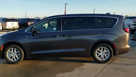 ALL NEW 2020 CHRYSLER VOYAGER LX GRANITE CRYSTAL FIRST LOOK WALK AROUND REVIEW 20C11 SUMMITAUTO.com