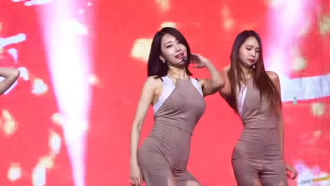 Netizens Criticize This Girl's Group Stage Outfits (Thin Materials)