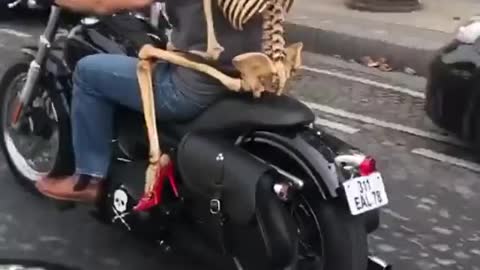 A skeleton girlfriend 😂🤣
