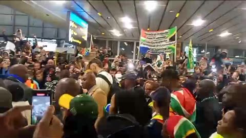 Fans at OR Tambo applaud as they welcome back the South Africa Rugby team