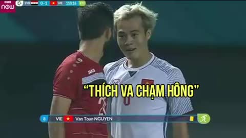 Những biểu cảm khó đỡ của Văn Toàn trong trận