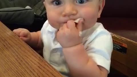Baby tastes turkey for first time, dances in delight