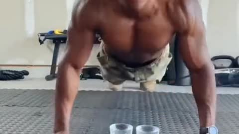 How they do push-ups from the floor in America and Russia !!!