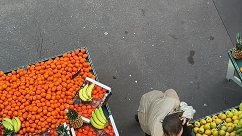 Man Throws Pineapple And Sprints Away