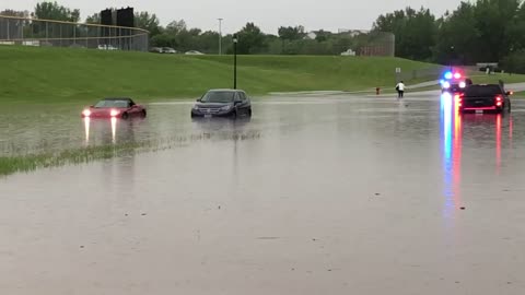 Lakeville Flooding Strands Several Cars