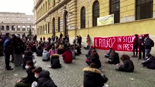 Students in Rome demand re-opening of schools