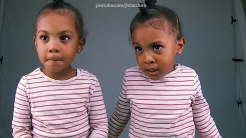 Twin Girls Have The Most Beautiful Reaction When They Realize They Are Identical