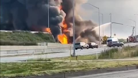#BREAKING: A Fuel Tanker has caught fire and exploded underneath I 95