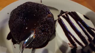 EATING HOT LAVA CAKE at the KEG in MURRAY, KY