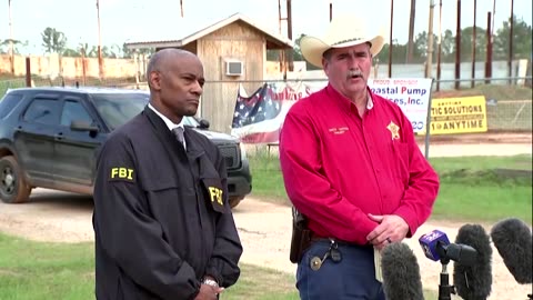 Texas police: hunting for gunman who killed neighbors