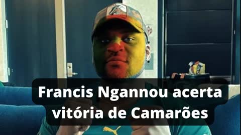 Francis Naganu comemora a vitória de Camarões sobre o Brasil na Copa do Mundo.