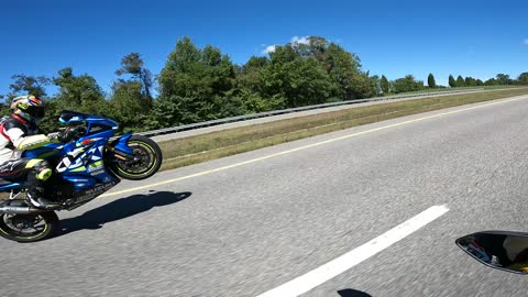 Suzuki Gsxr1000r high speed wheelie and insan exhaust sound.