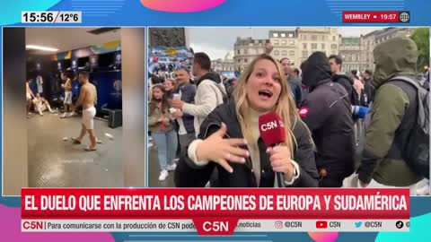 Banderazo de hinchas Argentinos en Wembley