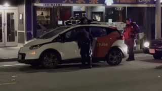 Self-driving car tries to escape police