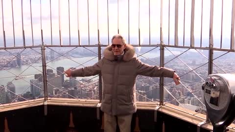 Andrea Bocelli lights up Empire State Building