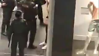 ¡Qué oso! La pillaron robando hilos en un centro comercial de Floridablanca