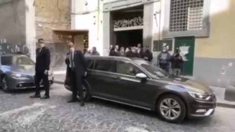 "MARIO DRAGHI RICEVUTO A NAPOLI (RIONE SANITA’) CON TUTTI GLI ONORI!!"😇💖👍