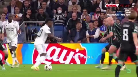 La broma de Rüdiger a Vinicius en el banquillo