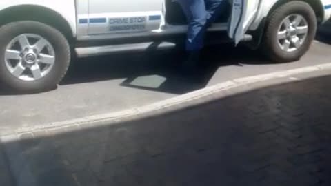 A parking disgrace: Min gespin cop filmed using a disabled bay