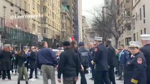 NEW YORKER Blasts NYC Mayor at St Pat's Parade 17th Mar