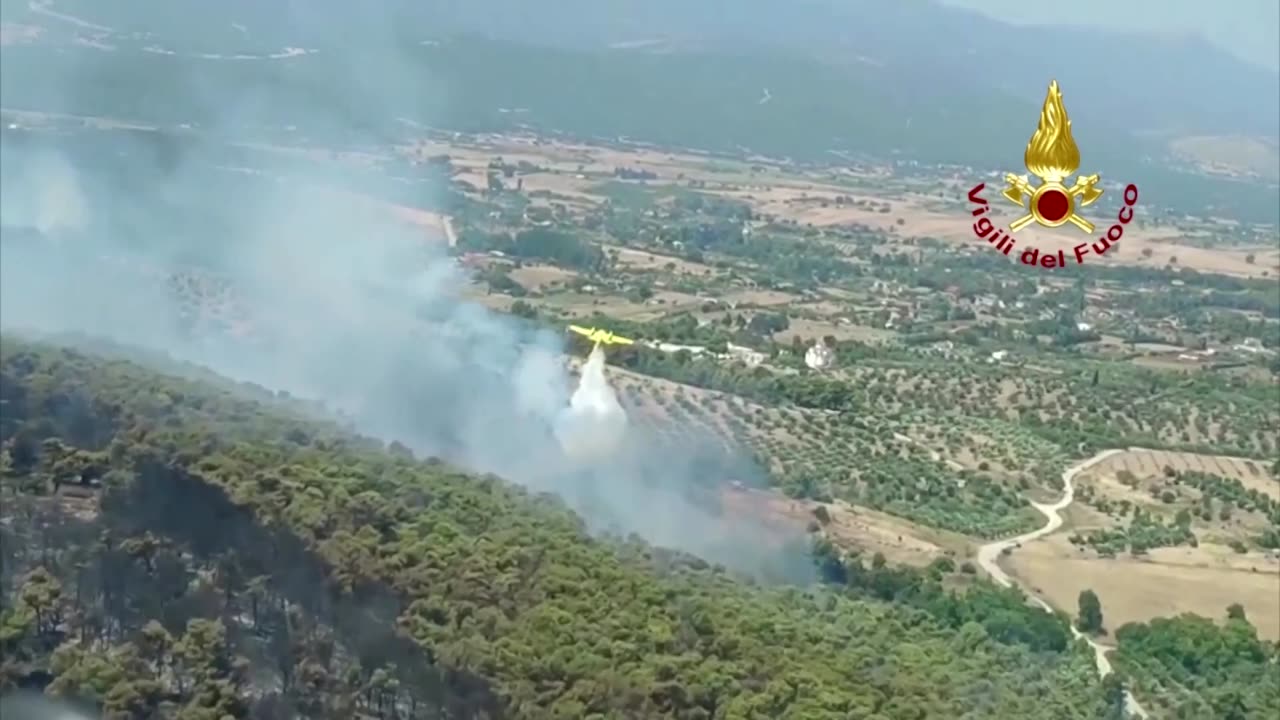 Italy joins Greece in fighting raging wildfires