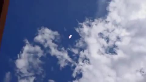 UFO Caught During the Day!