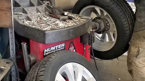 SO SATISFYING WATCHING HIM BALANCING THE TIRES!!!