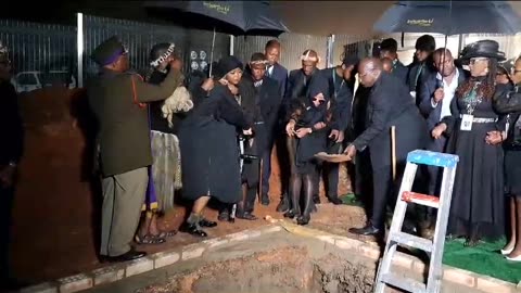 Sad family members bid Prince Mangosuthu Buthelezi farewell at the family's cemetery