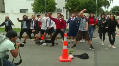 Students perform Haka to mourn victims of Christchurch shooting
