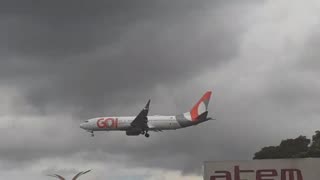 Boeing 737 MAX 8 PR-XMC na aproximação final antes de pousar em Manaus vindo de Brasília