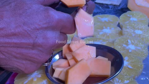Papaya Cutting