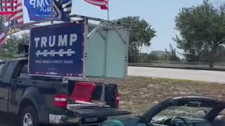Trump Supporters Line the Streets as Trump's Motorcade Leaves FL for NYC (VIDEO)